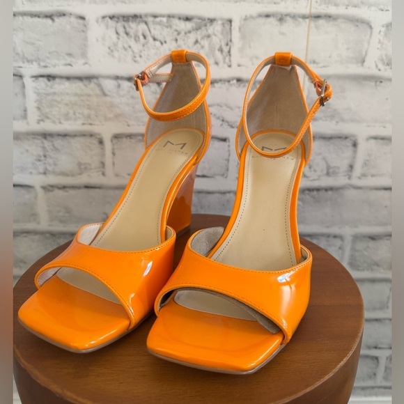 NWOT Women’s Marc Fisher Camira wedge strappy Orange heels size 5 - Picture 2 of 6